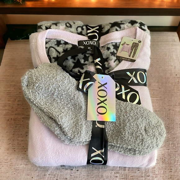 Reserved For @sarkaylei NWT XOXO pajama & Socks Gift Set Size XL lounge wear. - Picture 3 of 4